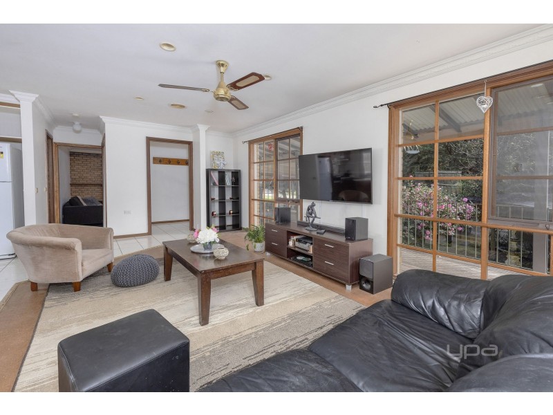 38 Devon Avenue, Cockatoo VIC 3781