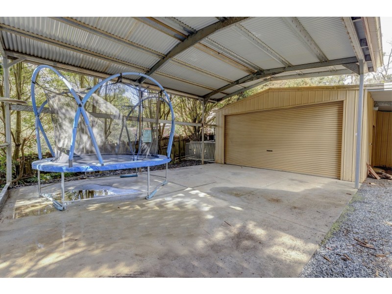 38 Devon Avenue, Cockatoo VIC 3781