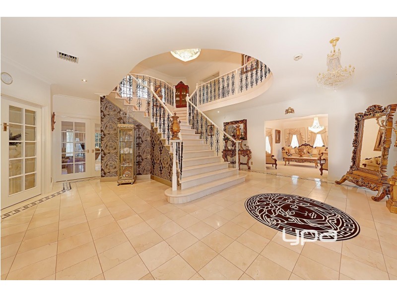 10 Sovereign Way, Hillside VIC 3037