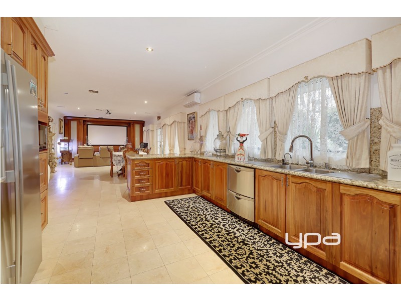 10 Sovereign Way, Hillside VIC 3037