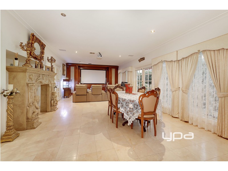 10 Sovereign Way, Hillside VIC 3037