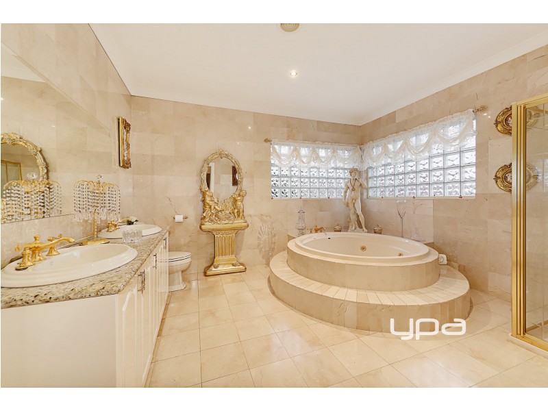 10 Sovereign Way, Hillside VIC 3037