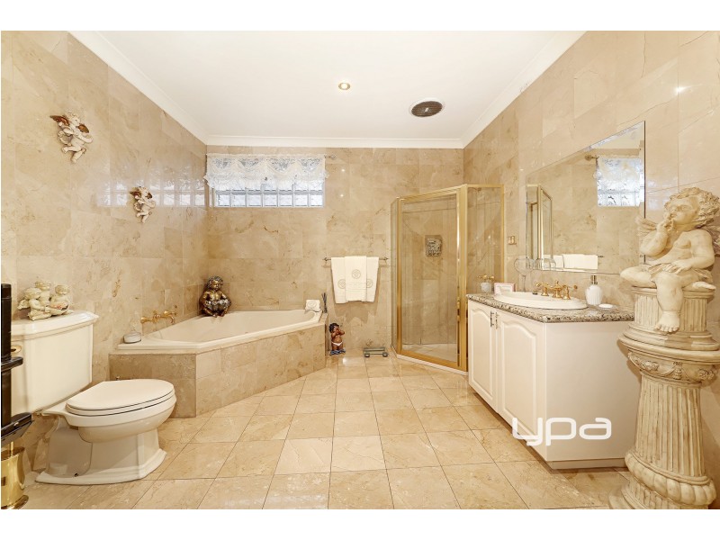 10 Sovereign Way, Hillside VIC 3037