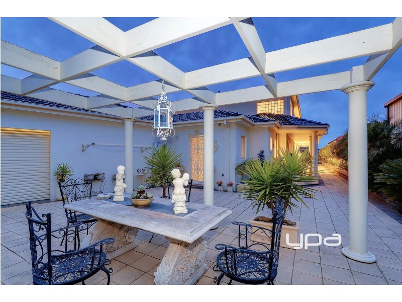 10 Sovereign Way, Hillside VIC 3037