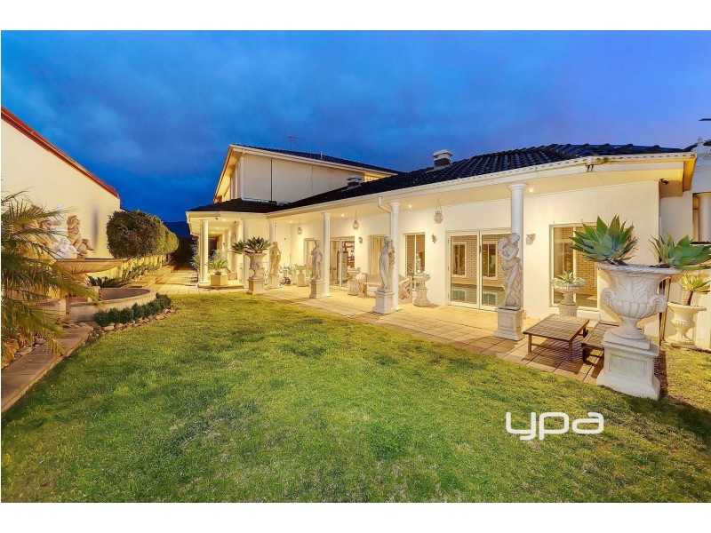 10 Sovereign Way, Hillside VIC 3037