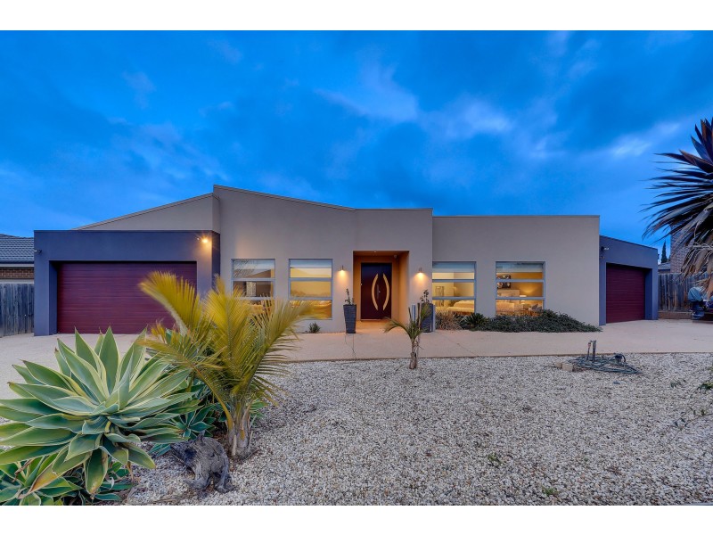 14 Joyce Grove, Taylors Hill VIC 3037