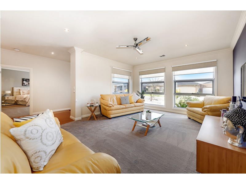 14 Joyce Grove, Taylors Hill VIC 3037