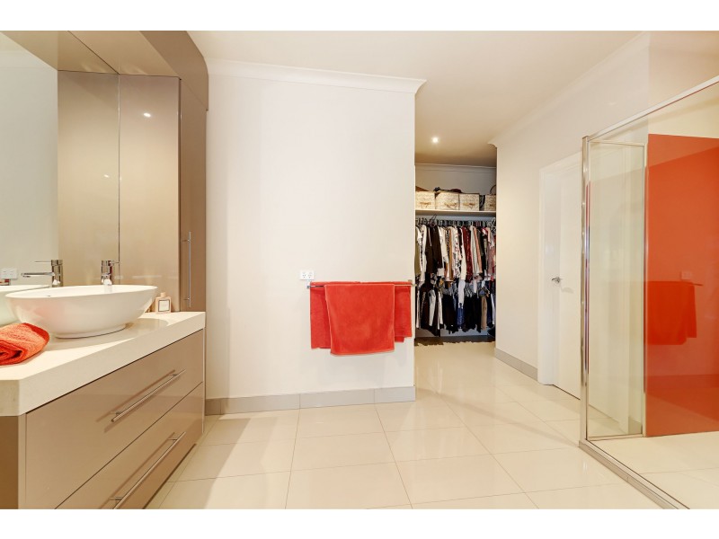 14 Joyce Grove, Taylors Hill VIC 3037