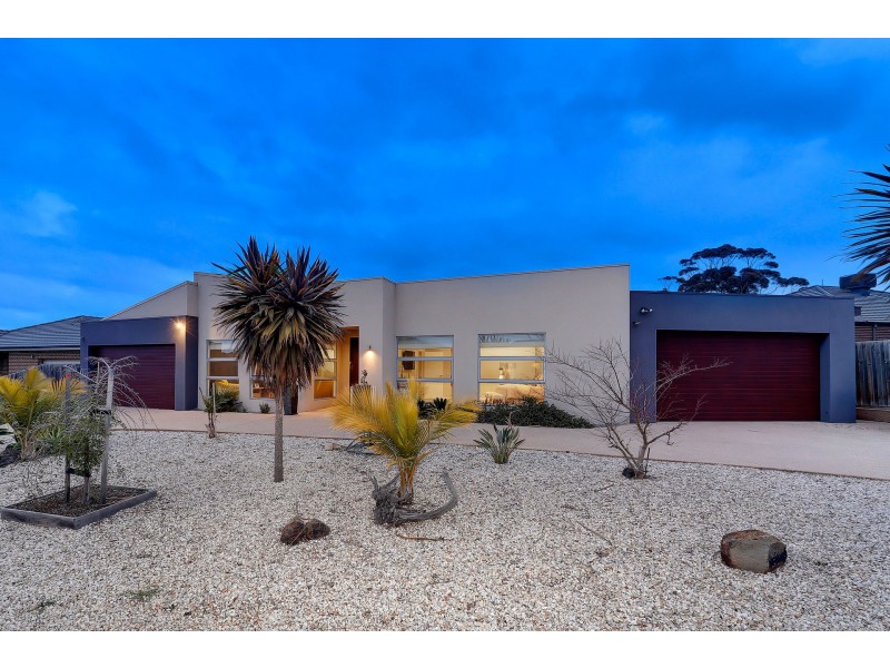 14 Joyce Grove, Taylors Hill VIC 3037