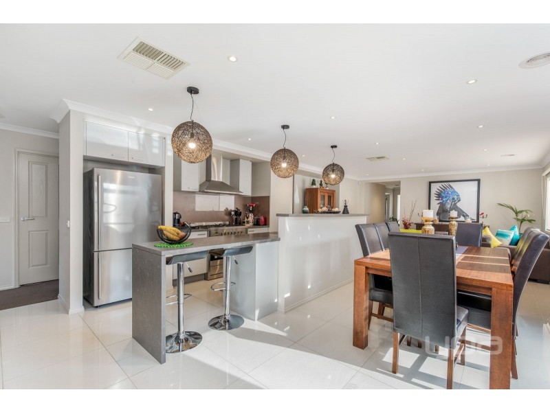 63 Riviera Drive, Hillside VIC 3037