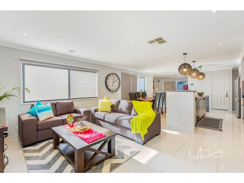 63 Riviera Drive, Hillside VIC 3037