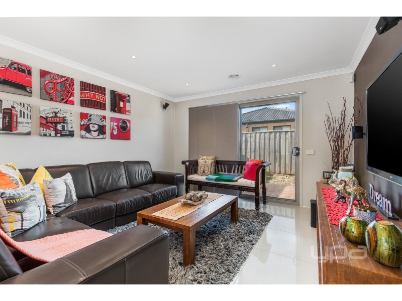 63 Riviera Drive, Hillside VIC 3037
