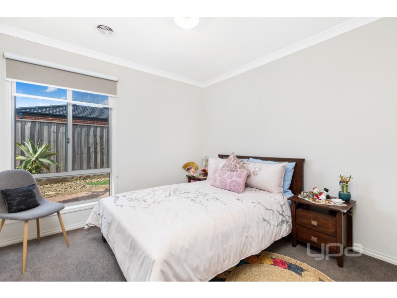 63 Riviera Drive, Hillside VIC 3037