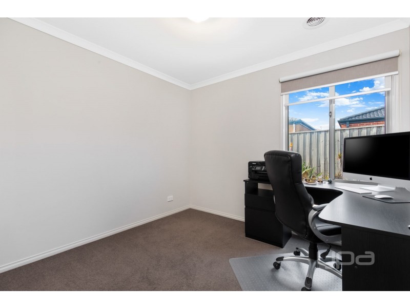 63 Riviera Drive, Hillside VIC 3037