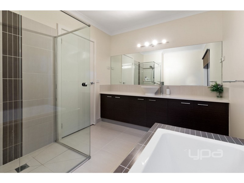 16 Rivergum Place, Hillside VIC 3037