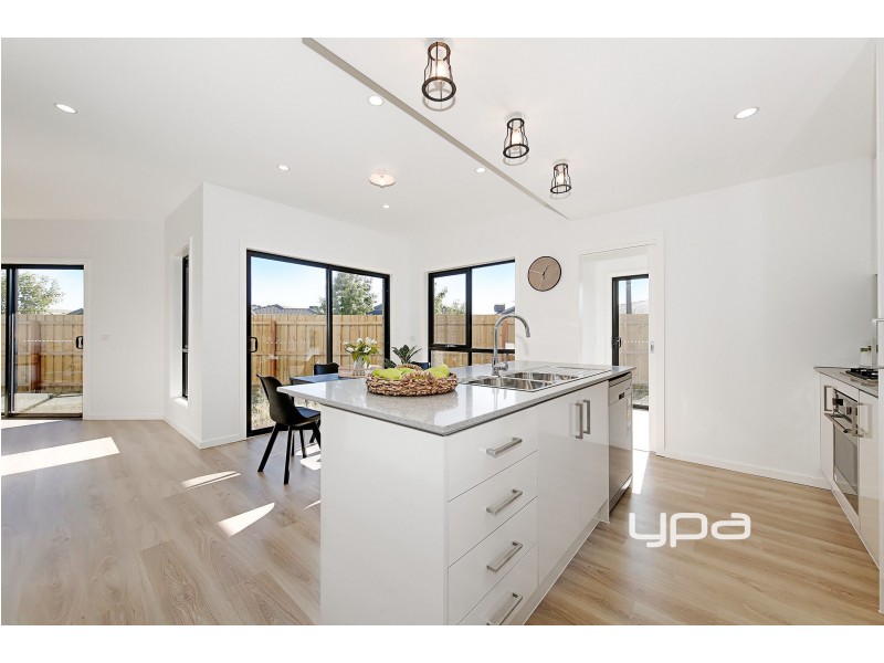 2/25 Sunningdale Drive, Hillside VIC 3037