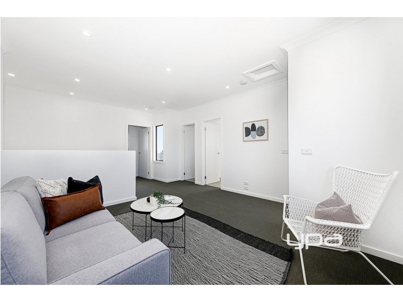 2/25 Sunningdale Drive, Hillside VIC 3037