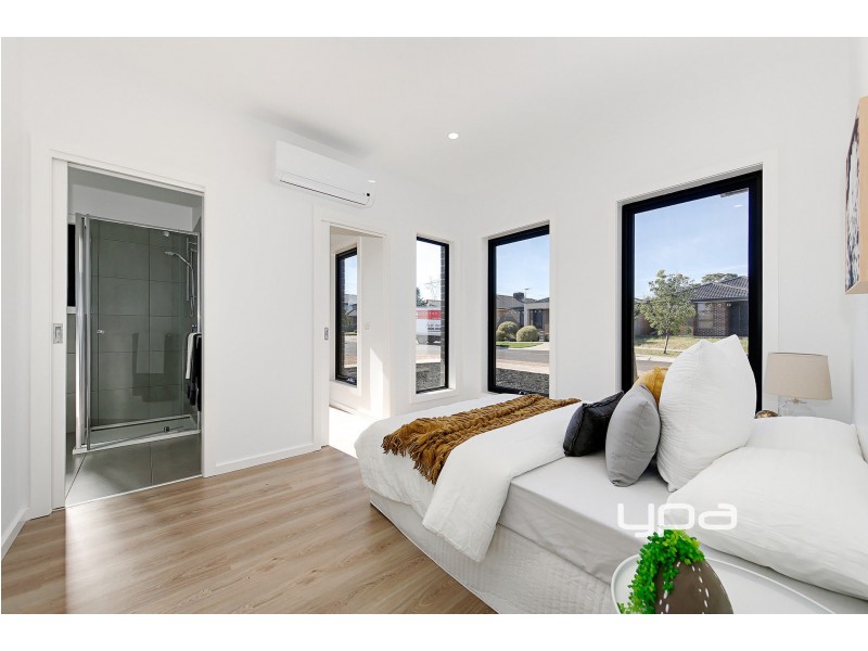 2/25 Sunningdale Drive, Hillside VIC 3037