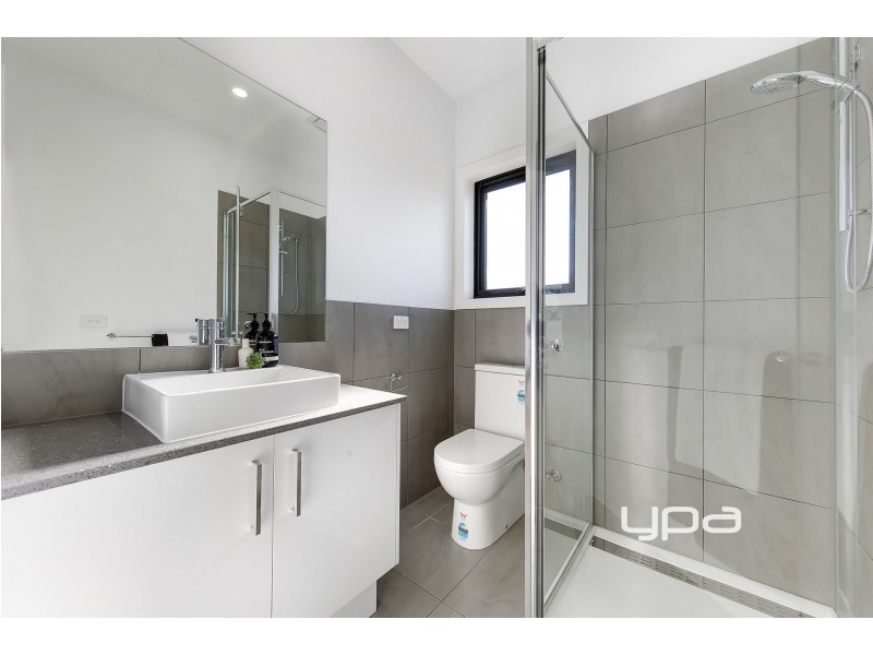 2/25 Sunningdale Drive, Hillside VIC 3037