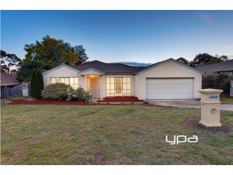 19 Robb Drive, Romsey VIC 3434