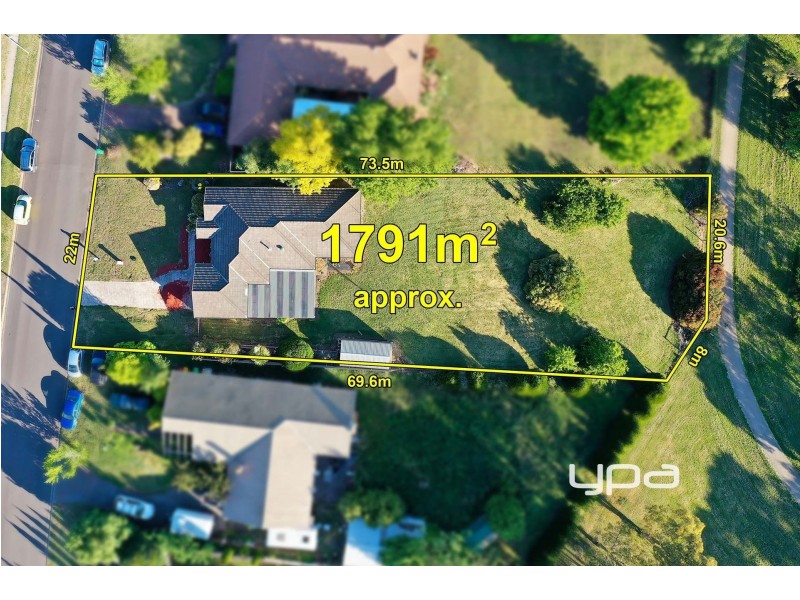 19 Robb Drive, Romsey VIC 3434