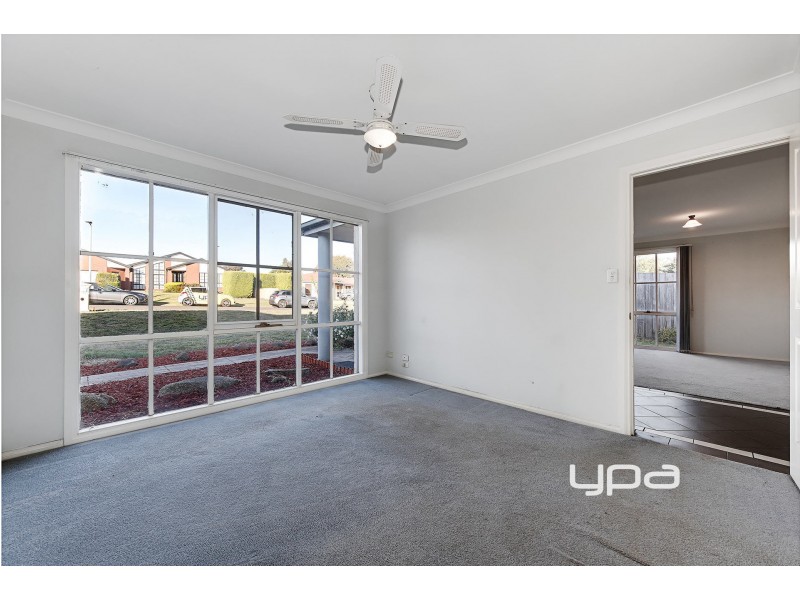 19 Robb Drive, Romsey VIC 3434