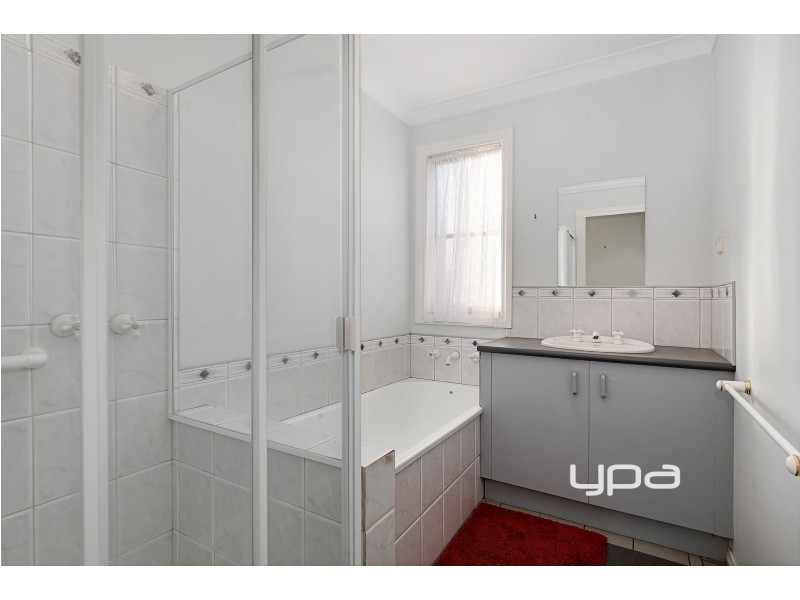 19 Robb Drive, Romsey VIC 3434