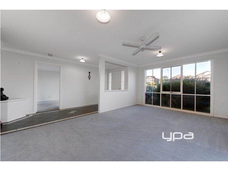 19 Robb Drive, Romsey VIC 3434