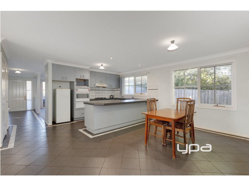 19 Robb Drive, Romsey VIC 3434