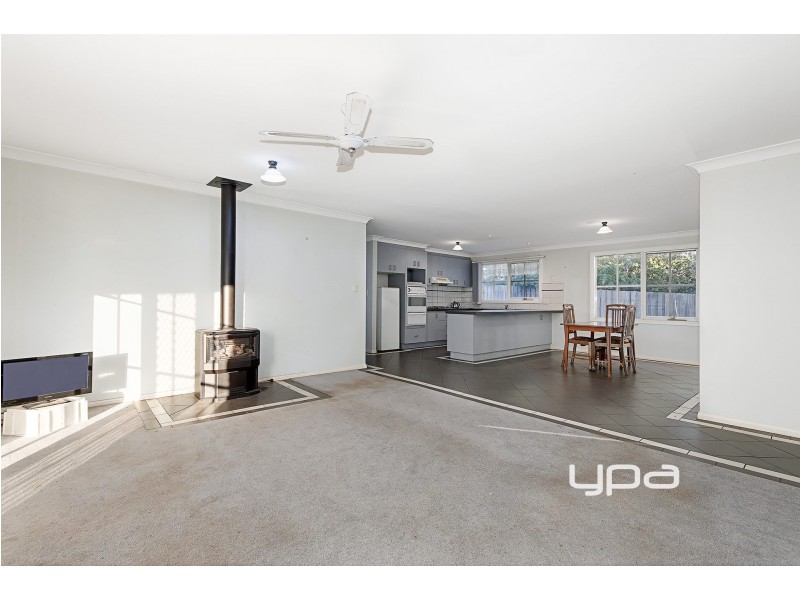 19 Robb Drive, Romsey VIC 3434