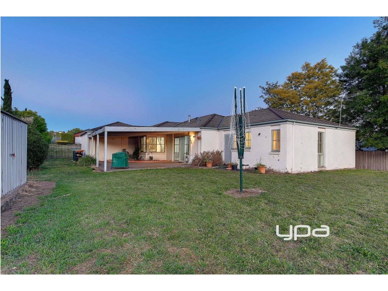 19 Robb Drive, Romsey VIC 3434