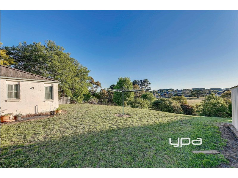 19 Robb Drive, Romsey VIC 3434