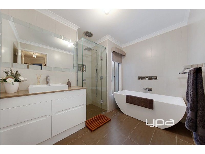 3 Fantail Court, Taylors Lakes VIC 3038