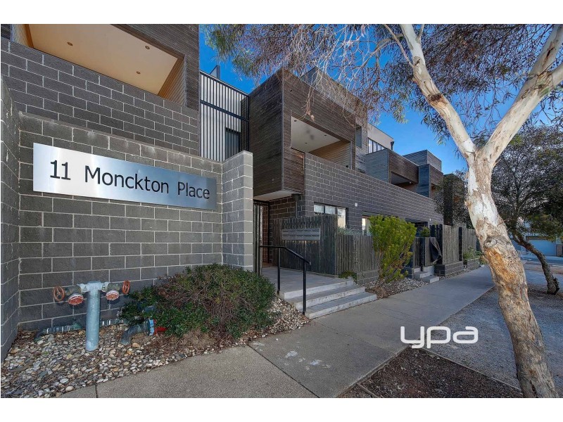 18/11 Monckton Place, Caroline Springs VIC 3023