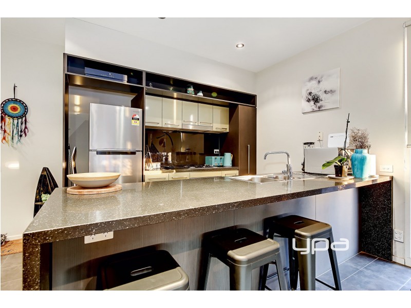 18/11 Monckton Place, Caroline Springs VIC 3023