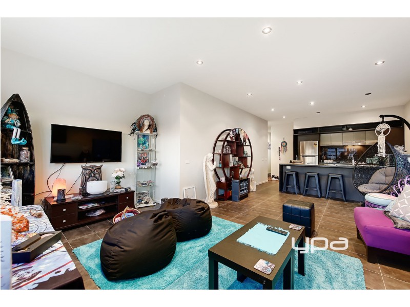 18/11 Monckton Place, Caroline Springs VIC 3023