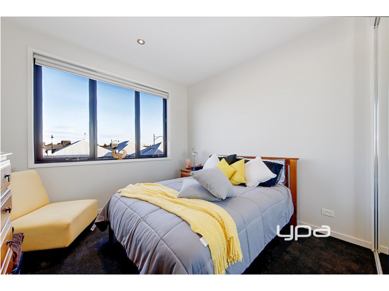 18/11 Monckton Place, Caroline Springs VIC 3023