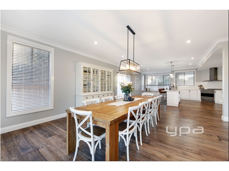 23 Sovereign Way, Hillside VIC 3037