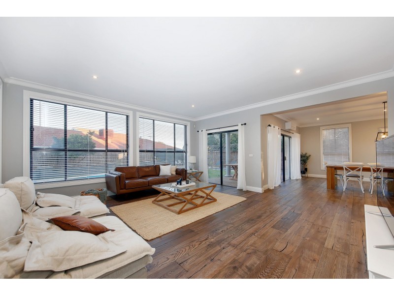 23 Sovereign Way, Hillside VIC 3037