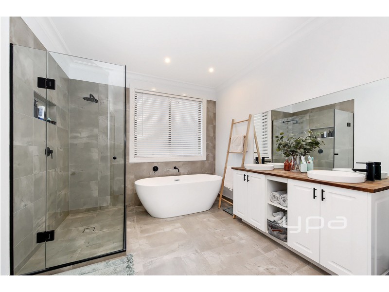 23 Sovereign Way, Hillside VIC 3037