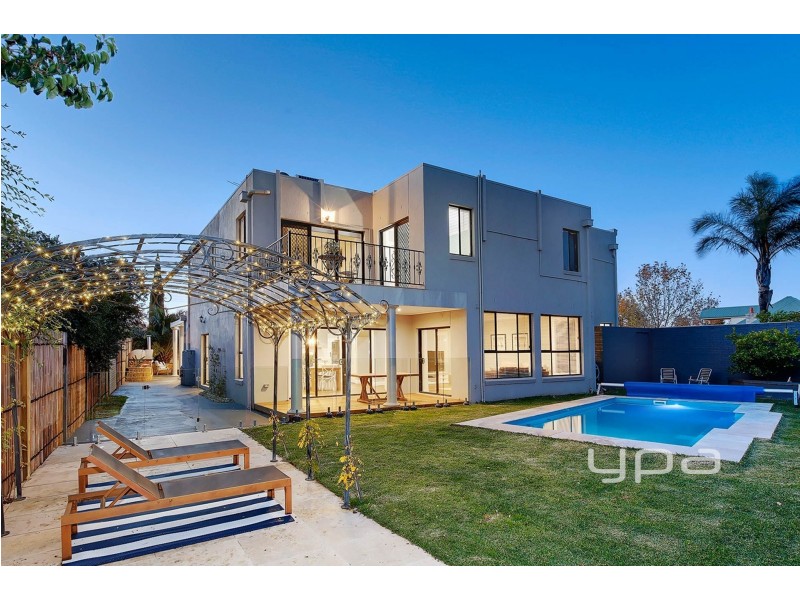 23 Sovereign Way, Hillside VIC 3037