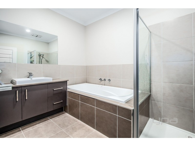 7/3 Stratheden Court, Sydenham VIC 3037