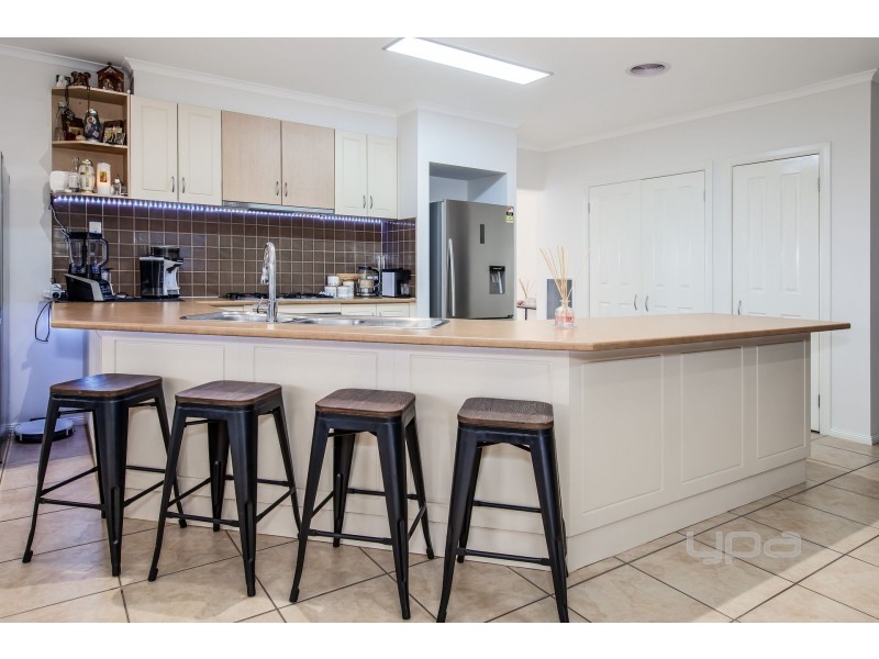 2 The Willows, Hillside VIC 3037