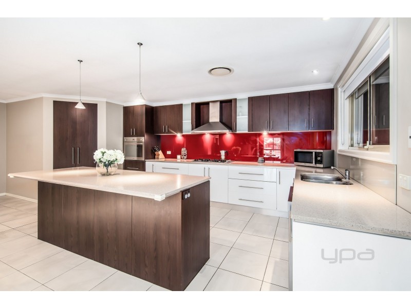 11 Eagle Terrace, Taylors Lakes VIC 3038