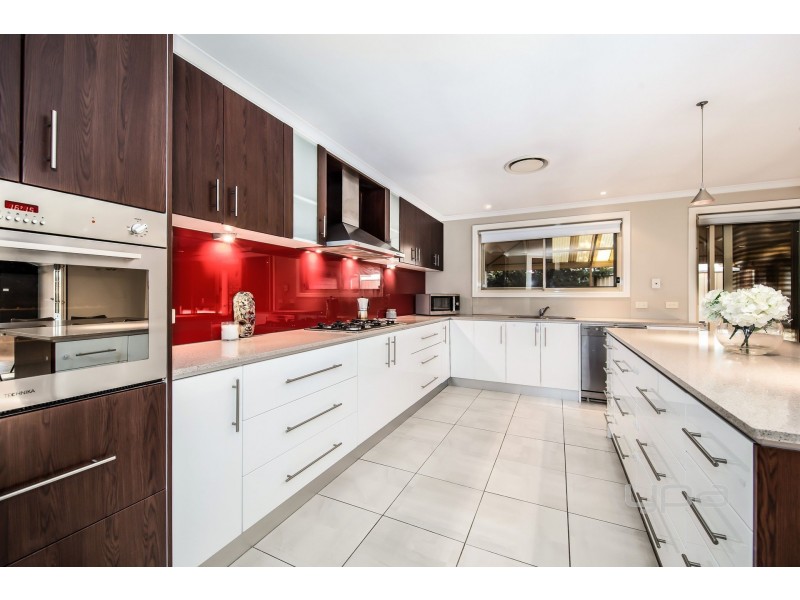 11 Eagle Terrace, Taylors Lakes VIC 3038