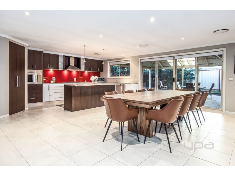 11 Eagle Terrace, Taylors Lakes VIC 3038