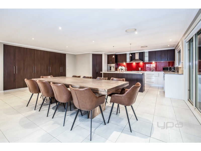 11 Eagle Terrace, Taylors Lakes VIC 3038