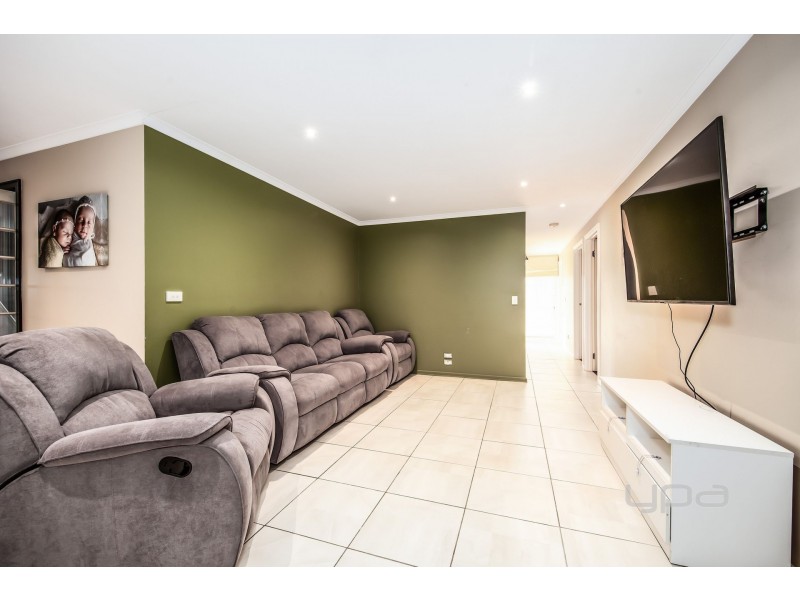 11 Eagle Terrace, Taylors Lakes VIC 3038