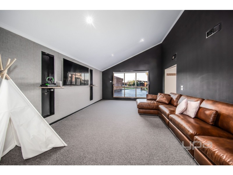 11 Eagle Terrace, Taylors Lakes VIC 3038