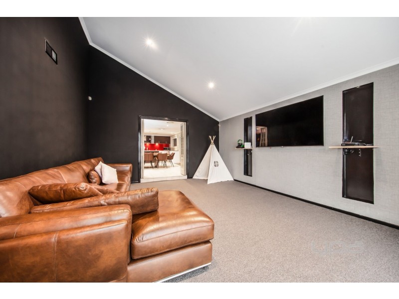 11 Eagle Terrace, Taylors Lakes VIC 3038